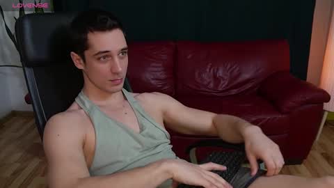 Snapshot of mrgreeneyes01 chatting on March 4, 9:54 pm juan luis online show from March 4, 9:54 pm