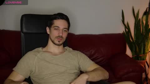 Snapshot of mrgreeneyes01 chatting on February 4, 5:23 pm juan luis online show from February 4, 5:23 pm