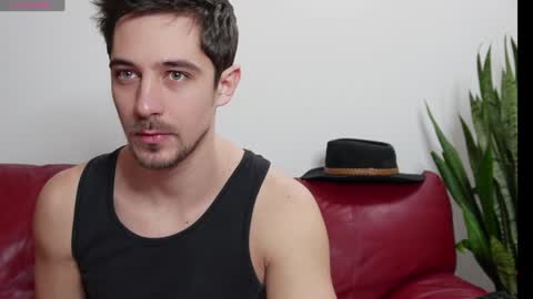 Snapshot of mrgreeneyes01 chatting on January 2, 7:33 am juan luis online show from January 2, 7:33 am