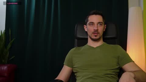 Snapshot of mrgreeneyes01 chatting on February 13, 7:31 pm juan luis online show from February 13, 7:31 pm