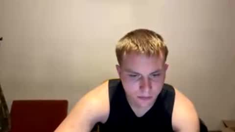 Snapshot of mrheat_ chatting on October 26, 8:22 pm Max online show from October 26, 8:22 pm