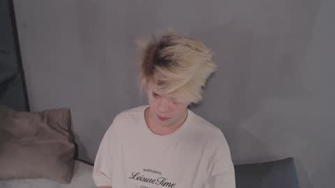 mr leo online show from December 3, 8:39 pm