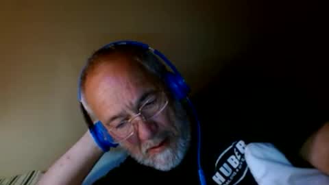 mrtease5 online show from April 18, 4:47 am