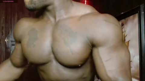 musclegod23 online show from April 9, 9:48 am