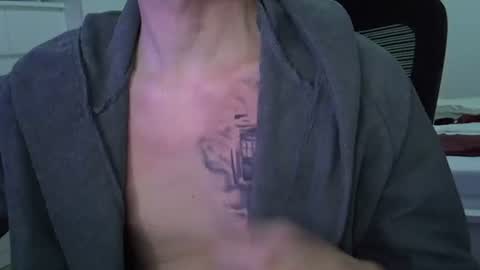 Snapshot of mydickistoobig chatting on October 23, 6:11 pm Big Dick Huhu online show from October 23, 6:11 pm