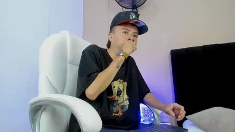 Snapshot of nascary_fox chatting on September 22, 7:57 pm Nascary Fox online show from September 22, 7:57 pm