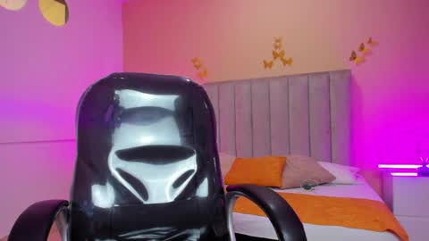 Nascary Fox online show from April 4, 3:09 pm