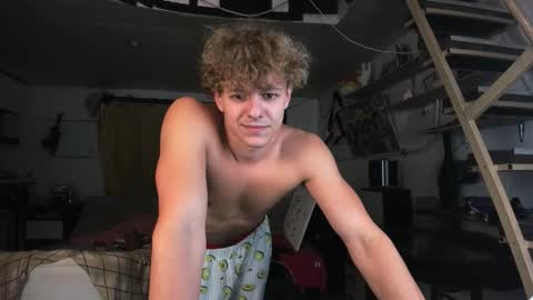 Snapshot of naughty_nik43 chatting on September 22, 7:13 pm Nik online show from September 22, 7:13 pm