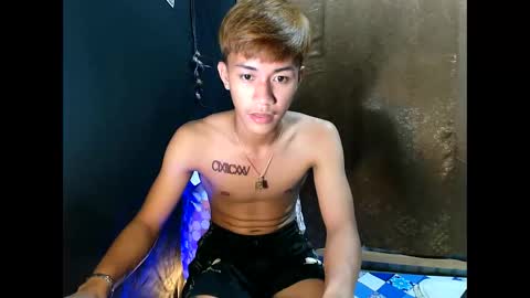 Snapshot of naugthyboyloy chatting on September 28, 3:10 pm Loy online show from September 28, 3:10 pm