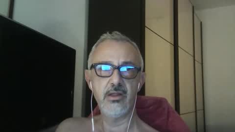 Snapshot of nevenerabis chatting on October 5, 6:45 pm nevenerabis online show from October 5, 6:45 pm