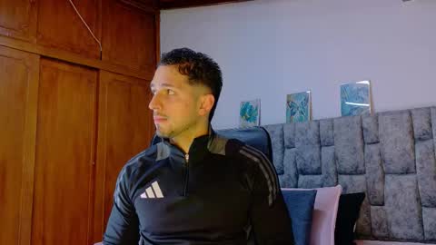 nick_moss_ online show from March 3, 10:55 am