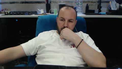 Julian online show from March 25, 11:42 pm