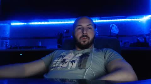 Julian online show from April 7, 10:32 pm