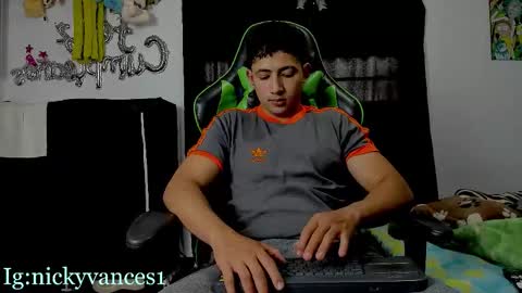 nicky online show from December 5, 9:00 pm