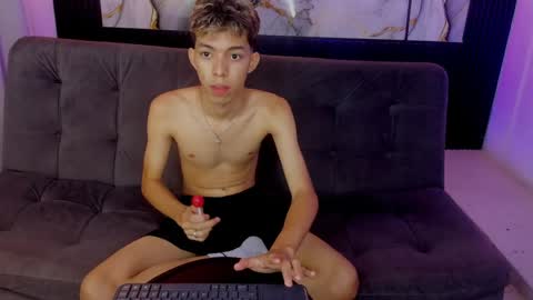 nico_naughtyboy online show from May 31, 1:28 am