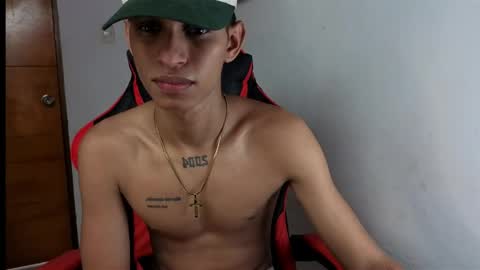 niklaus_wolf online show from March 28, 5:46 pm