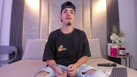 Niko Stone online show from June 24, 4:04 am