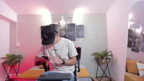 Snapshot of nils_saint chatting on September 20, 4:01 am Nils online show from September 20, 4:01 am