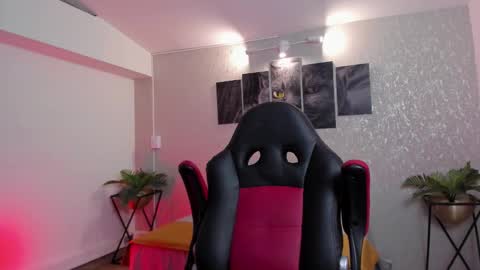 Snapshot of nils_saint chatting on September 21, 4:45 am Nils online show from September 21, 4:45 am