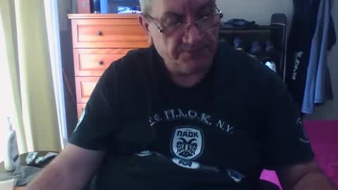 Snapshot of nionios67 chatting on October 15, 4:14 pm Dennis online show from October 15, 4:14 pm