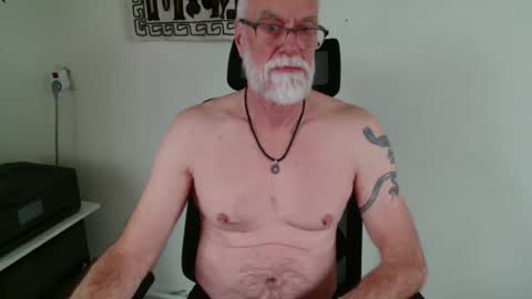 nipplesilverdad55 online show from January 11, 12:31 pm