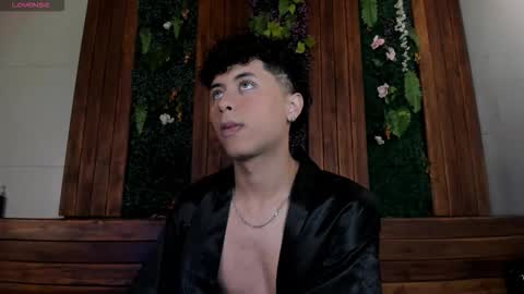 noah_dupont_ online show from February 19, 12:34 pm