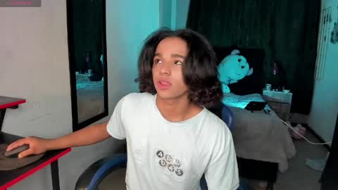 noah_smith04 online show from April 14, 6:24 am