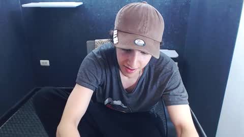 noah_sokolov online show from November 22, 7:02 pm