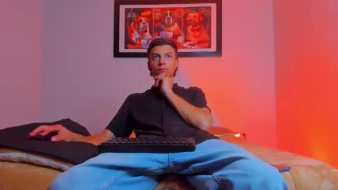 noahh_sky online show from April 13, 3:51 am