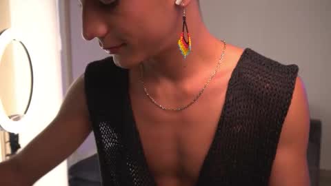 Noah     online show from December 20, 5:53 pm