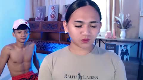 Hi im ariel online show from May 19, 5:13 am