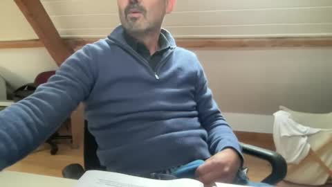 Snapshot of noux69 chatting on October 17, 3:05 pm noux69 online show from October 17, 3:05 pm