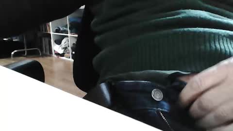Snapshot of noux69 chatting on December 19, 2:35 pm noux69 online show from December 19, 2:35 pm