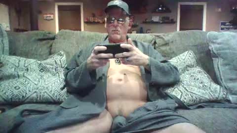 Snapshot of nudistguy194549 chatting on February 9, 2:28 am Nudistguy online show from February 9, 2:28 am