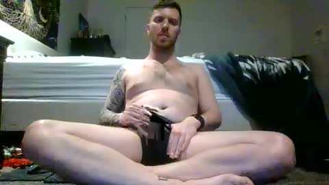 nzkiwiguy92 online show from October 21, 9:45 am