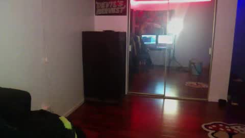 Snapshot of officialmoneyxxx chatting on December 25, 2:23 pm Money online show from December 25, 2:23 pm