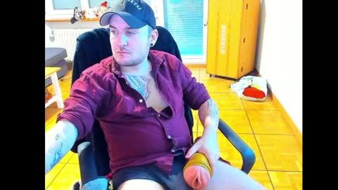 Snapshot of ohihoe92 chatting on December 3, 7:41 am Chris online show from December 3, 7:41 am