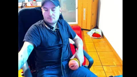 Snapshot of ohihoe92 chatting on December 20, 10:05 am Chris online show from December 20, 10:05 am
