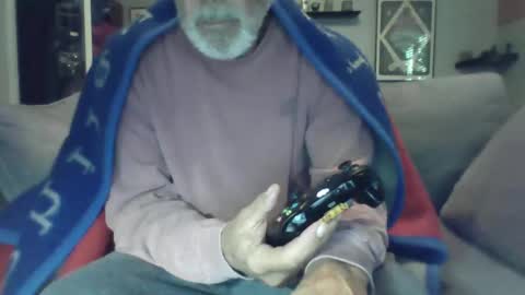 Snapshot of old_bald63 chatting on October 25, 11:34 am old_bald63 online show from October 25, 11:34 am