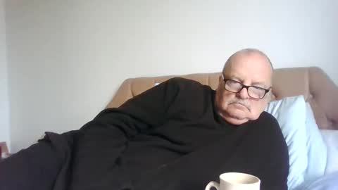 Snapshot of old_fkrr_ chatting on October 3, 11:04 am old_fkrr_ online show from October 3, 11:04 am