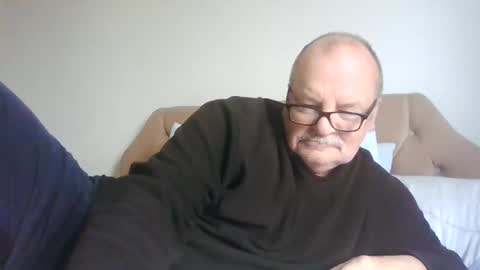Snapshot of old_fkrr_ chatting on October 16, 10:45 am old_fkrr_ online show from October 16, 10:45 am