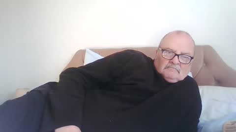 Snapshot of old_fkrr_ chatting on October 11, 12:53 pm old_fkrr_ online show from October 11, 12:53 pm