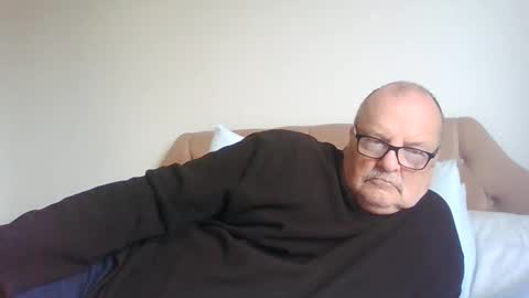 Snapshot of old_fkrr_ chatting on October 15, 10:34 am old_fkrr_ online show from October 15, 10:34 am