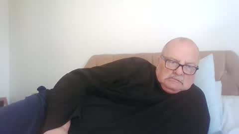 Snapshot of old_fkrr_ chatting on September 28, 12:25 pm old_fkrr_ online show from September 28, 12:25 pm