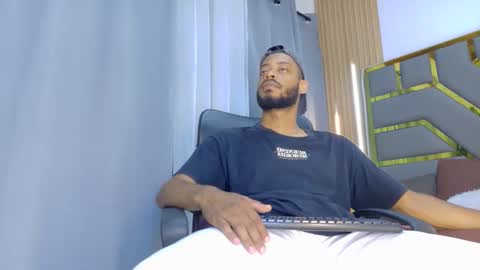 Oliver online show from April 6, 6:31 pm