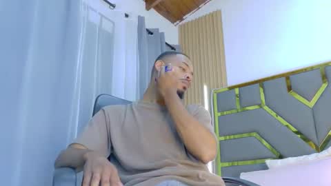 Oliver online show from April 18, 7:29 pm