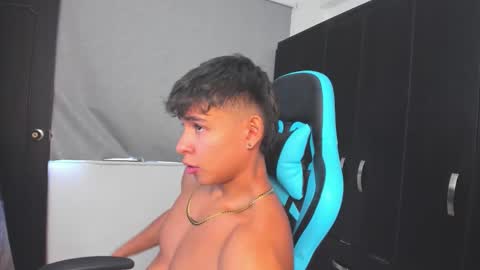 Oliver bray online show from November 18, 6:33 pm