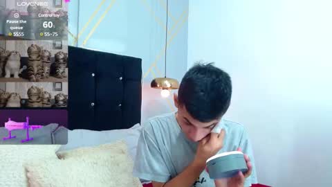 Snapshot of oliver_king_sex chatting on January 15, 5:05 pm Oliver Smith online show from January 15, 5:05 pm
