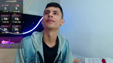 Snapshot of oliver_king_sex chatting on December 15, 2:05 pm Oliver Smith online show from December 15, 2:05 pm