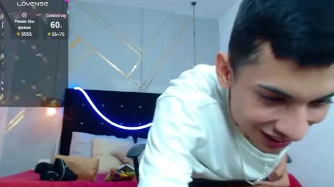 Snapshot of oliver_king_sex chatting on December 20, 5:29 pm Oliver Smith online show from December 20, 5:29 pm